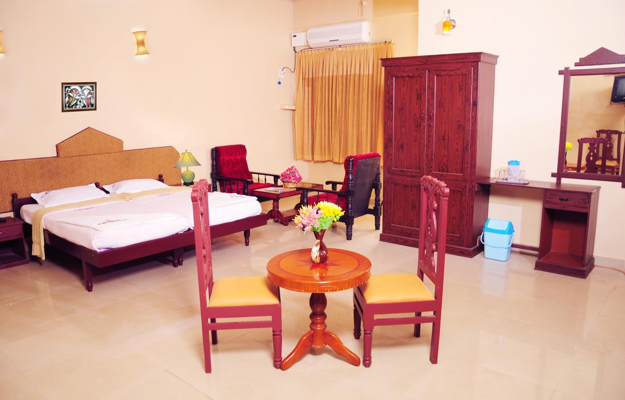 Hotel Nuhman Kondotty Exterior foto